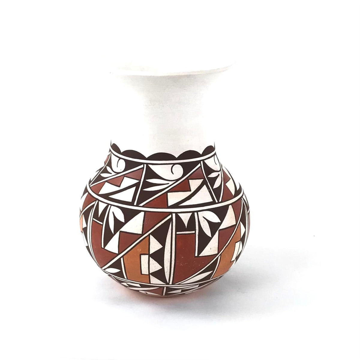 http://www.indianpueblostore.com/cdn/shop/products/014647_Patricia-Lowden-Traditional-Vase-2_1200x1200.jpg?v=1678219135